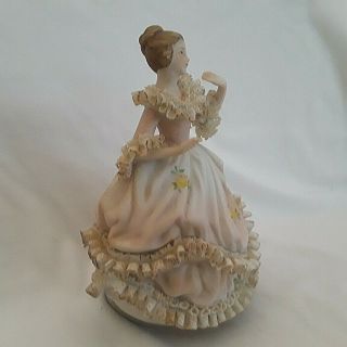 Vintage Musical Dresden Lace Woman Figurine QUE SERA SERA Music Box PINK DRESS 5