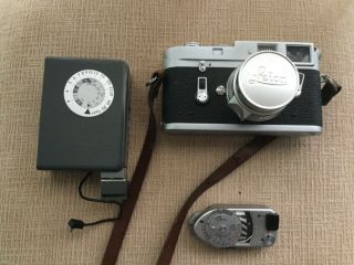Leica M4 35mm Range Finder Film Camera With Leitz Summicron Lens