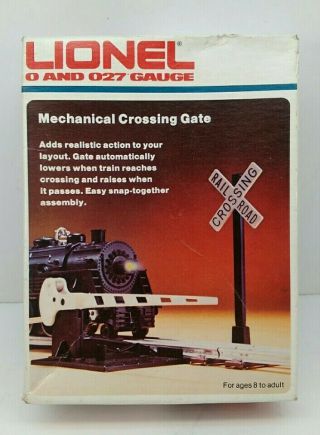2 Vintage Lionel Mechanical Crossing Gates 0 & 027 Gauge Railroad W/ Box & Instr