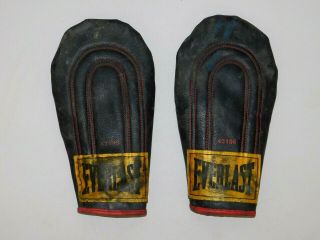 Vintage Everlast 43106 Speed Bag Boxing Gloves - Black & Red Sparring Mitts