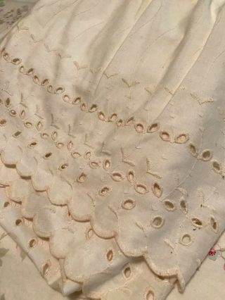 Vintage Queen Dust Ruffle Eyelet Lace Bedskirt Ivory Gathered Feminine Romantic