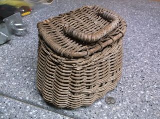 H181 Small Wicker Fishing Creel With Handle Fishing Collectable