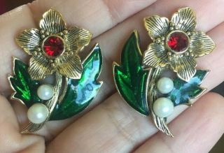 Marvelous Vintage Avon Red Green Enamel Faux Seed Pearl Flower Earrings
