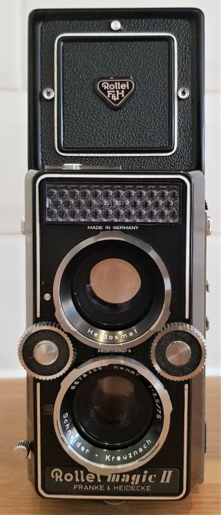 VINTAGE 1960s ROLLEI MAGIC II TLR CAMERA WITH XENER F 3.  5 75mm LENS.  IN VGC 2