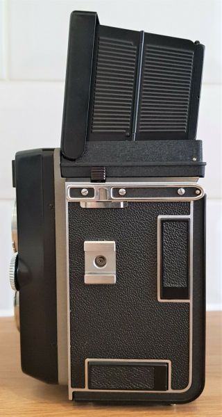 VINTAGE 1960s ROLLEI MAGIC II TLR CAMERA WITH XENER F 3.  5 75mm LENS.  IN VGC 5