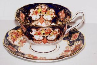 Stunning Vintage Royal Albert England Bone China Heirloom Tea Cup & Saucer