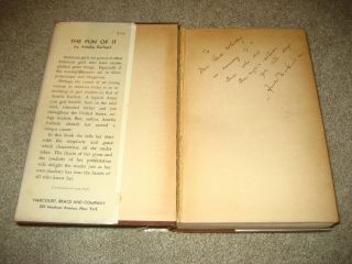 Amelia Earhart ' s book The Fun of It; signed by Amelia Earhart 2