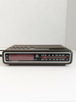 Ge General Electric Digital Alarm Clock Radio Model 7 - 4612a Vtg