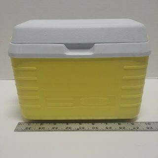 Vtg Rubbermaid Personal Lunch Box Cooler 2901 Yellow/white