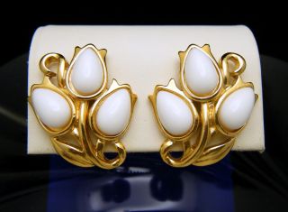Trifari Tm Vintage White Lucite Gold Tone Tulips Clip On Earrings