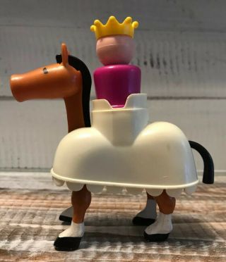 VINTAGE 1974 FISHER PRICE Little People CASTLE 993 KING KNIGHT HORSE 4