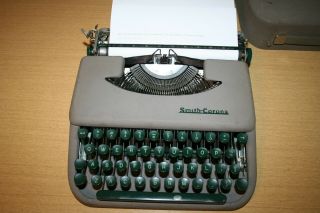 Vintage Smith Corona Skyriter Portable Typewriter With Case & Green Keys 1955