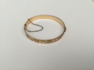 Vintage 50 Micron 9 Ct Rolled Gold Half Etched Hinged Bangle.  With Safety Chain.