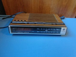 Vintage Ge General Electric 7 - 4636d Am/fm Radio Dual Alarm Clock Wood Grain