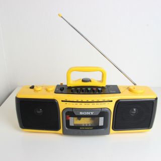 Sony Sports Boombox Cfs - 920 - Water Resistant Am/fm Cassette Radio - Yellow Vtg