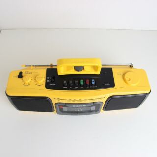 Sony Sports Boombox CFS - 920 - water resistant am/fm cassette radio - yellow VTG 2