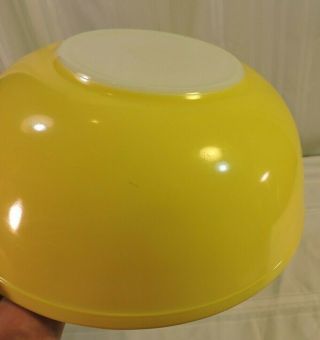 Pyrex vntg 1950 ' s sunny YELLOW large 4 qt.  404 mixing bowl primary colors 7