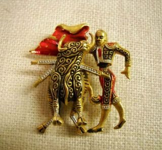 Vintage Spanish Bullfighter & Bull Pin Brooch El Toro Damascene Red