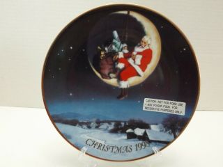 Vintage 1998 Avon " Greetings From Santa " Christmas Plate 22kt Gold Rim Vintage