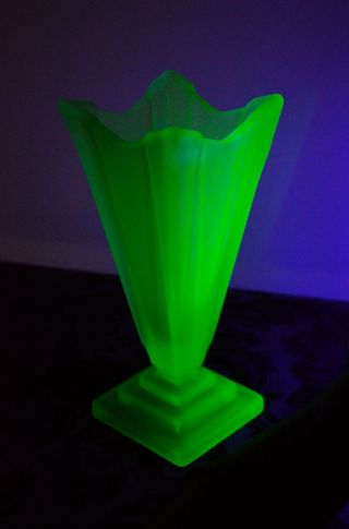 Vintage Art Deco 1930’s Bagley Uranium Green Frosted Satin Glass ‘wyndham’ Vase