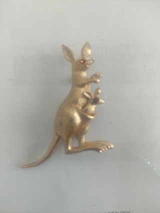 Vintage Avon Kangaroo With Moving Baby In Pouch Pin / Brooch Gold