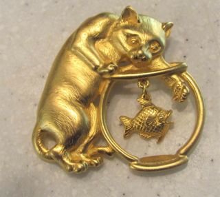 Vintage Signed Jj Gold Tone Cat In Fishbowl With Dangle Fish Brooch/pin