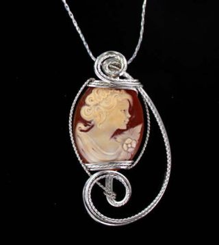 Vintage Antique Shell Cameo Pendant Necklace In 14kt Rolled Gold
