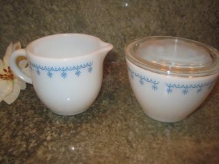 Vintage Pyrex/corning Snowflake Blue Garland White Sugar & Creamer Set With Lid
