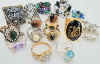 Eighteen Vintage Rings (silver Metal,  Diamond Paste,  Pearl,  Lion,  Tiger Eye Etc)