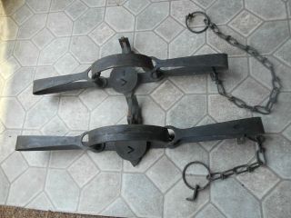 2 Vintage Traps,  Oneida Victor No.  4,  & No.  3.  Made In Canada,  Trapping
