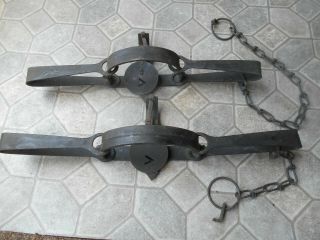 2 VINTAGE TRAPS,  ONEIDA VICTOR NO.  4,  & NO.  3.  MADE IN CANADA,  TRAPPING 4