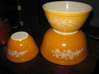 Set of 3 Vintage Pyrex Gold Butterfly With White Flowers Gold Mixing Bowl Set 3