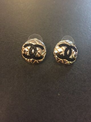 Vintage CC Logo Clip - On Gold - Tone Earrings 2