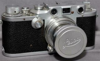 Leica Iiic Range Finder Camera W/ 2/5cm Summitar Lens And Case