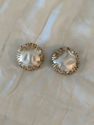 Vintage Sarah Coventry Large Mabe Pearl Clip On Earrings