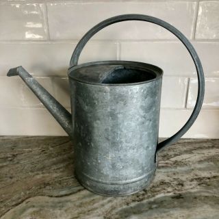 Vintage 1.  5 Gallon Galvanized Watering Can,  Doesn 