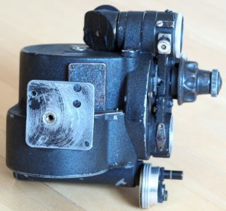 Bell & Howell Eyemo 71 35mm movie camera w/ winding ratchet | spyder turret 9