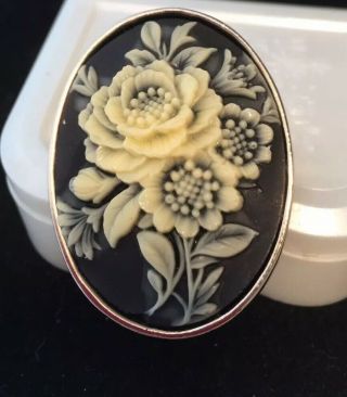 Vintage Jewellery Delightful Signed Rose Flowers Cameo Brooch