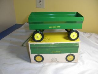Vintage Ertl John Deere Flare Box Wagon W/ Ice Cream Box 1/16 Scale
