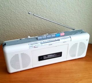 Vintage Realistic Am Fm Stereo Cassette Player Recorder Scr - 34 White 80 