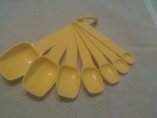 Tupperware Vintage Sunny Yellow Measuring Spoon Set 7 Spoons W/ Ring