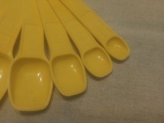 Tupperware Vintage Sunny Yellow Measuring Spoon Set 7 Spoons w/ Ring 3