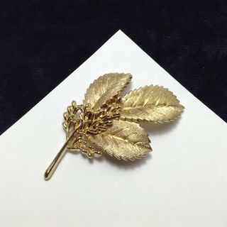 Vintage Crown Trifari Brooch Leaf Berries Cluster Textured Gold Plate Trifarium