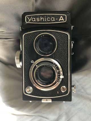 Yashica A TLR Twin Lens Reflex 6x6 Medium format Camera 2