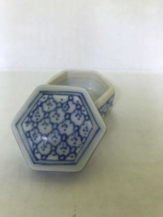 Vintage Chinese Porcelain Blue White Trinket Box with lid miniature set of 2 4