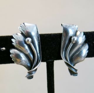 Vintage Sterling Silver Earrings Floral Design Screw Back 6.  3g [4186]