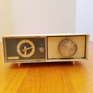 Vintage Truetone Am Clock Radio Model Mic2910c - 27