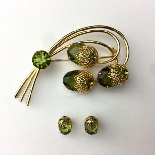 Vintage Sarah Coventry Gold Tone Acorn Brooch And Earring Set