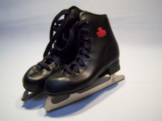 Vintage Maple Leaf Casual Ice Skates Youth Size 2