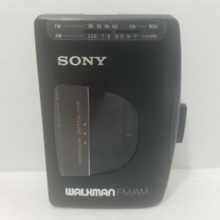 Vintage Sony Wm - Fx10 Fm/am Cassette Walkman•belt Clip Radio -
